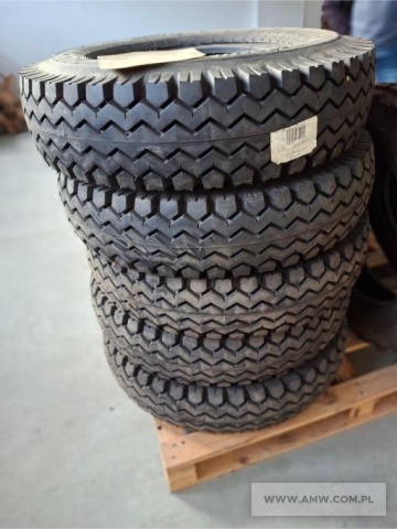 Części samochodowe (KAMAZ, AUTOSAN, JELCZ, HONKER, URSUS, UAZ) oraz narzędzia - pakiet zawierający 121 poz. asort. (wg oddzielnego wykazu), w tym m.in.: dętki, opony, filtry, krzyżaki wału napędowego, pierścienie, pompy, półosie, skrzynia ładunkowa płaska, wał napędowy środkowy, szyby, tarcze, uszczelki, zderzaki itp. 